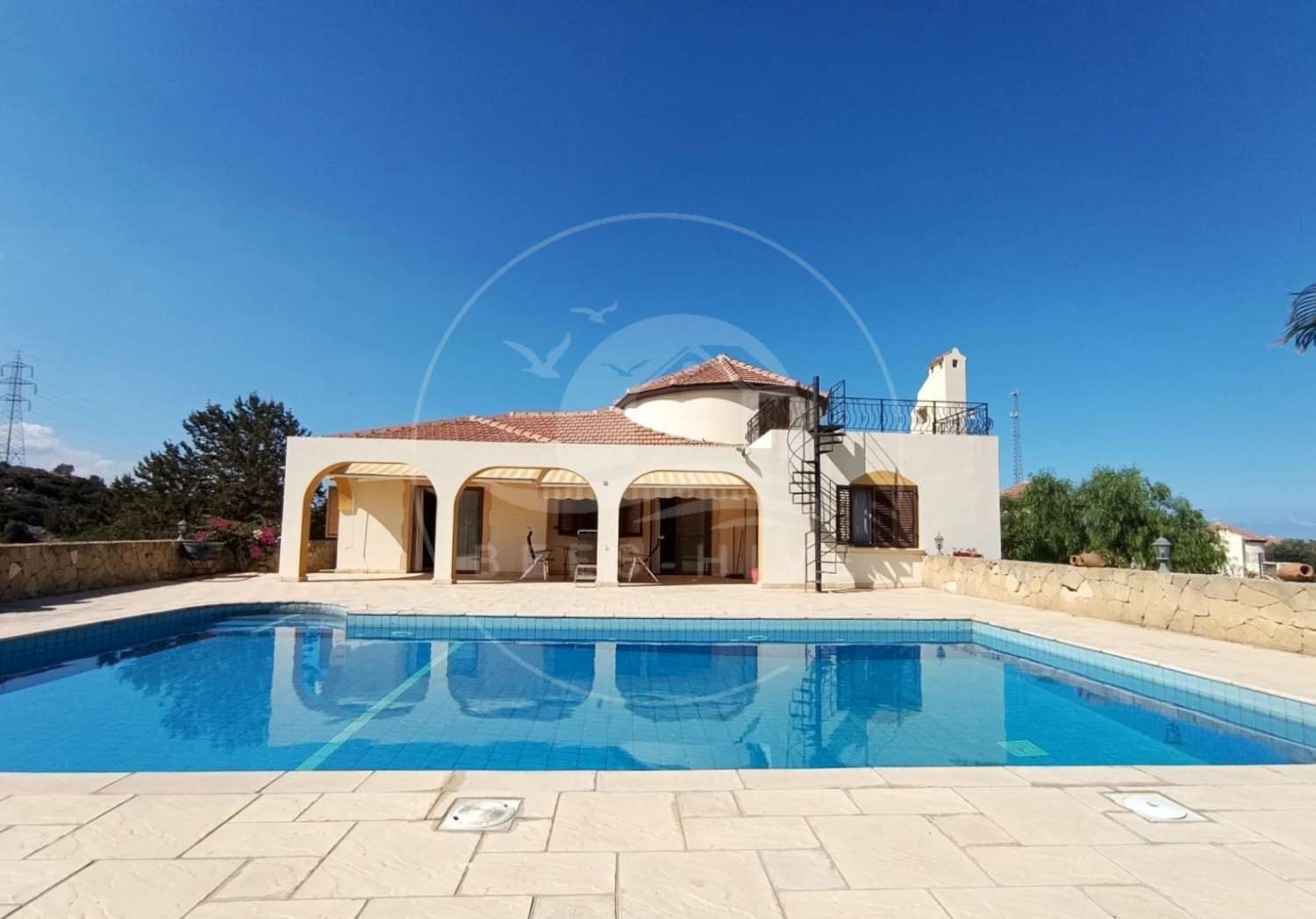 3 bedroom bungalow with pool and gorgeous views! Reduced to £900 PM! in Alagadi - Long-Term Rental